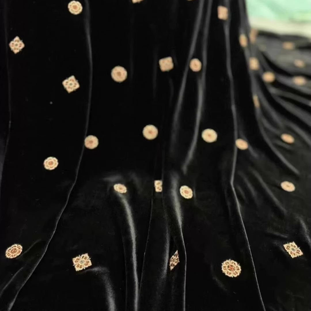 Tessuto in velluto di seta ric - Velvet Fabric Embroidery recensione e prezzo