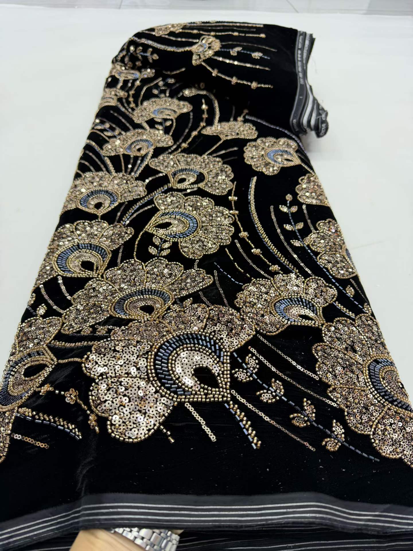 Tessuto in Velluto Francese Ni - Velvet Fabric Embroidery recensione e prezzo