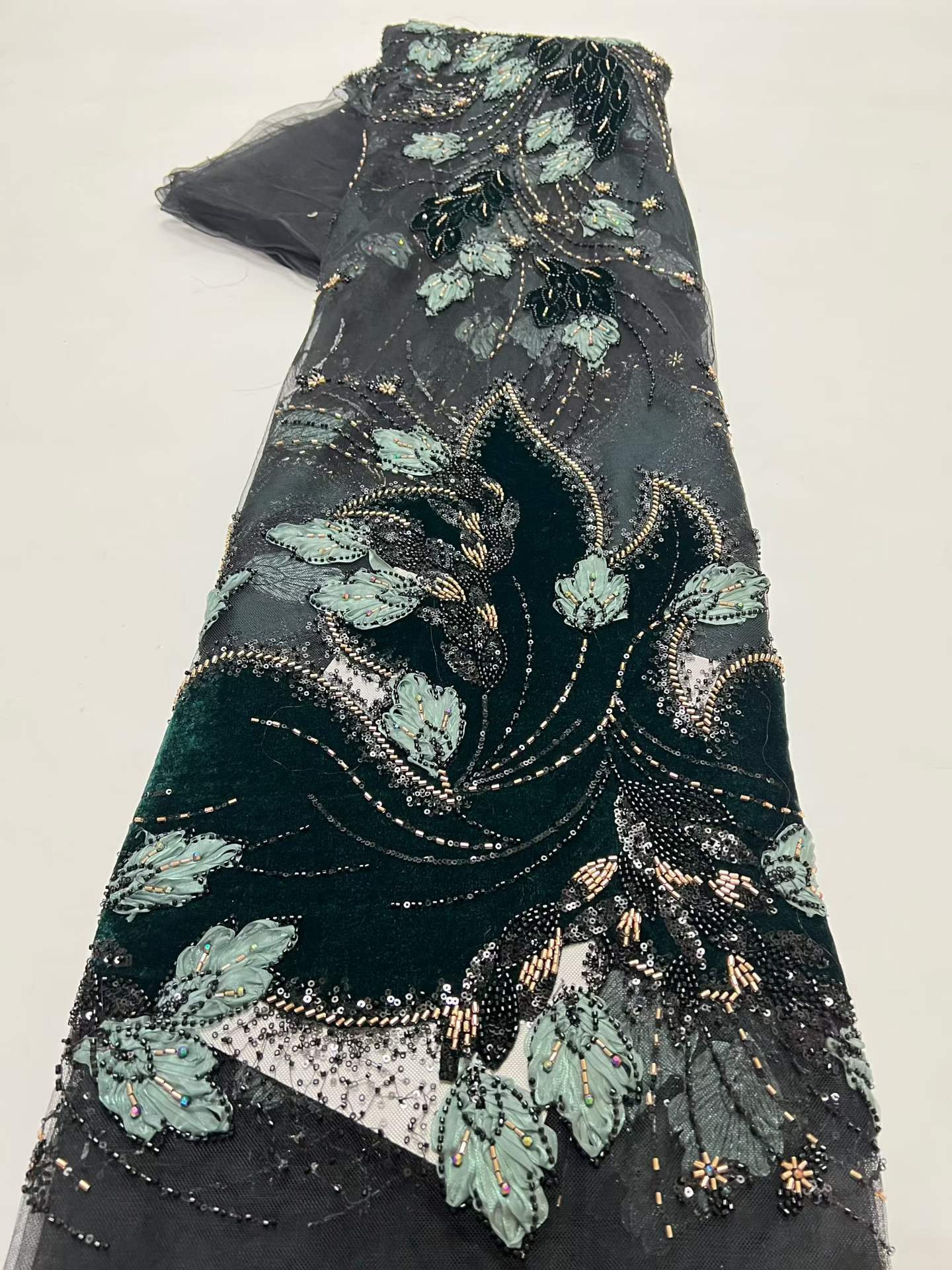 Nuovo Stile Verde: Tessuto in  - Velvet Fabric Embroidery recensione e prezzo