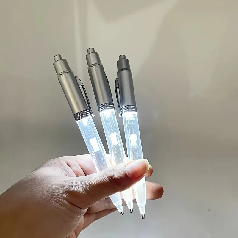 Penna LED per Diamond Painting - Embroidery X Stitch recensione e prezzo