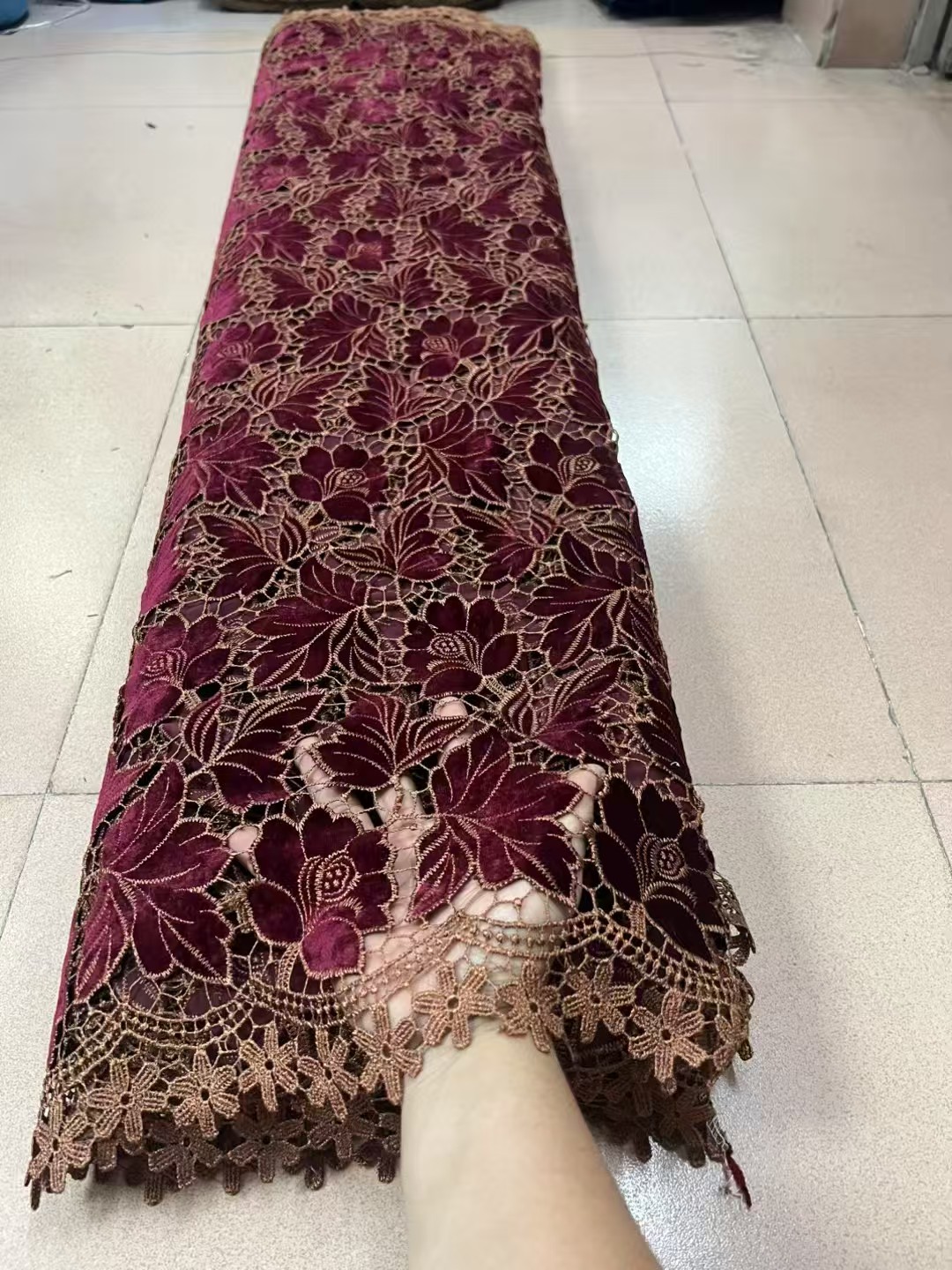 Tessuto di pizzo africano in v - Velvet Fabric Embroidery recensione e prezzo