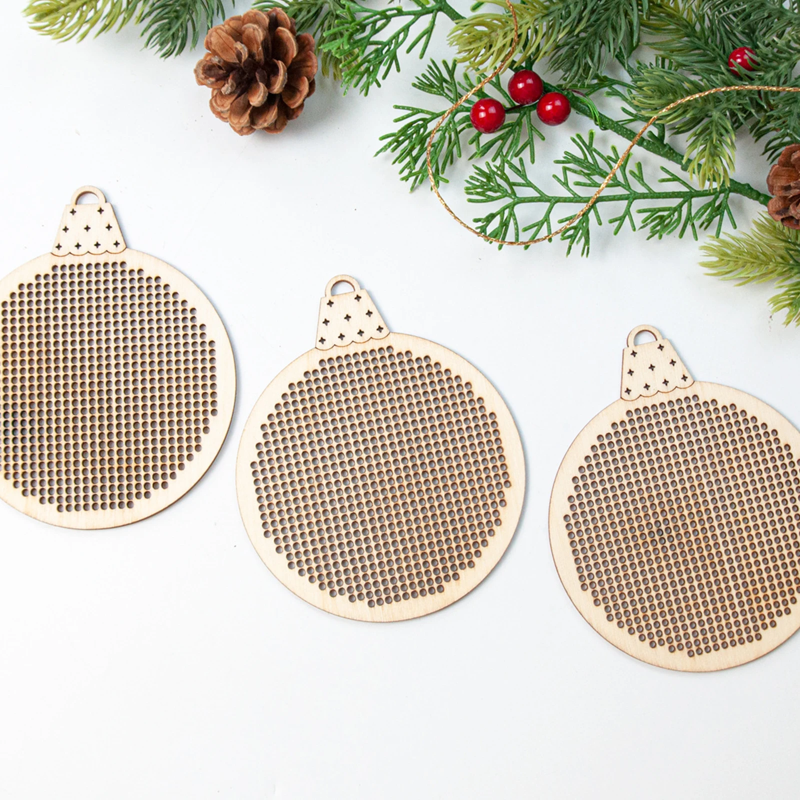 12 Pezzi di Pendenti in Legno  - Embroidery Xmas Tree recensione e prezzo
