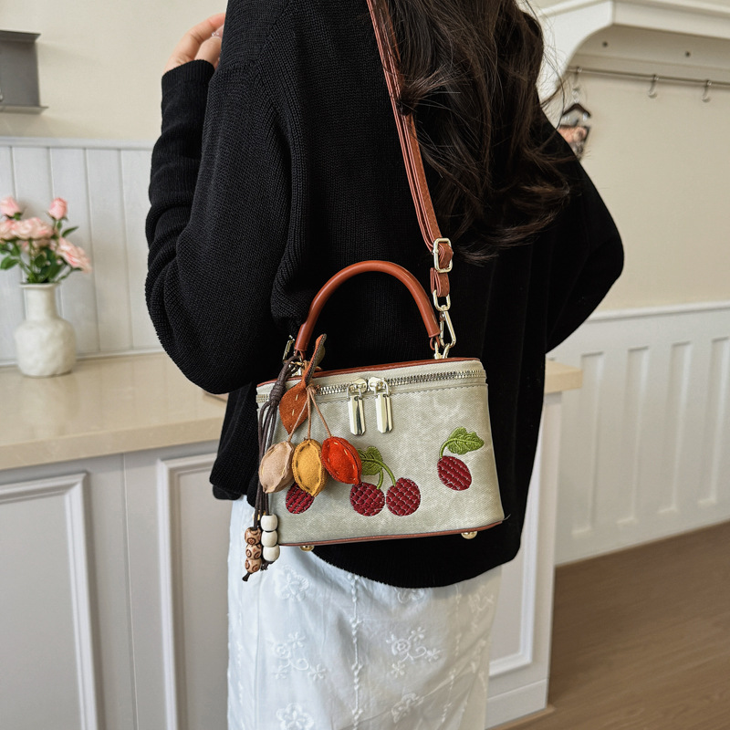 Borsa a mano vintage con ricam - Embroidery Charm recensione e prezzo