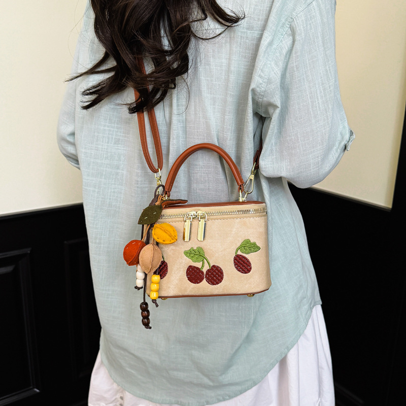 Borsa a mano vintage con ricam - Embroidery Charm recensione e prezzo
