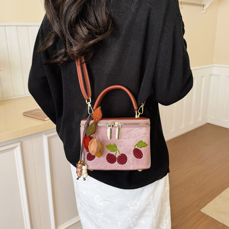 Borsa a mano vintage con ricam - Embroidery Charm recensione e prezzo