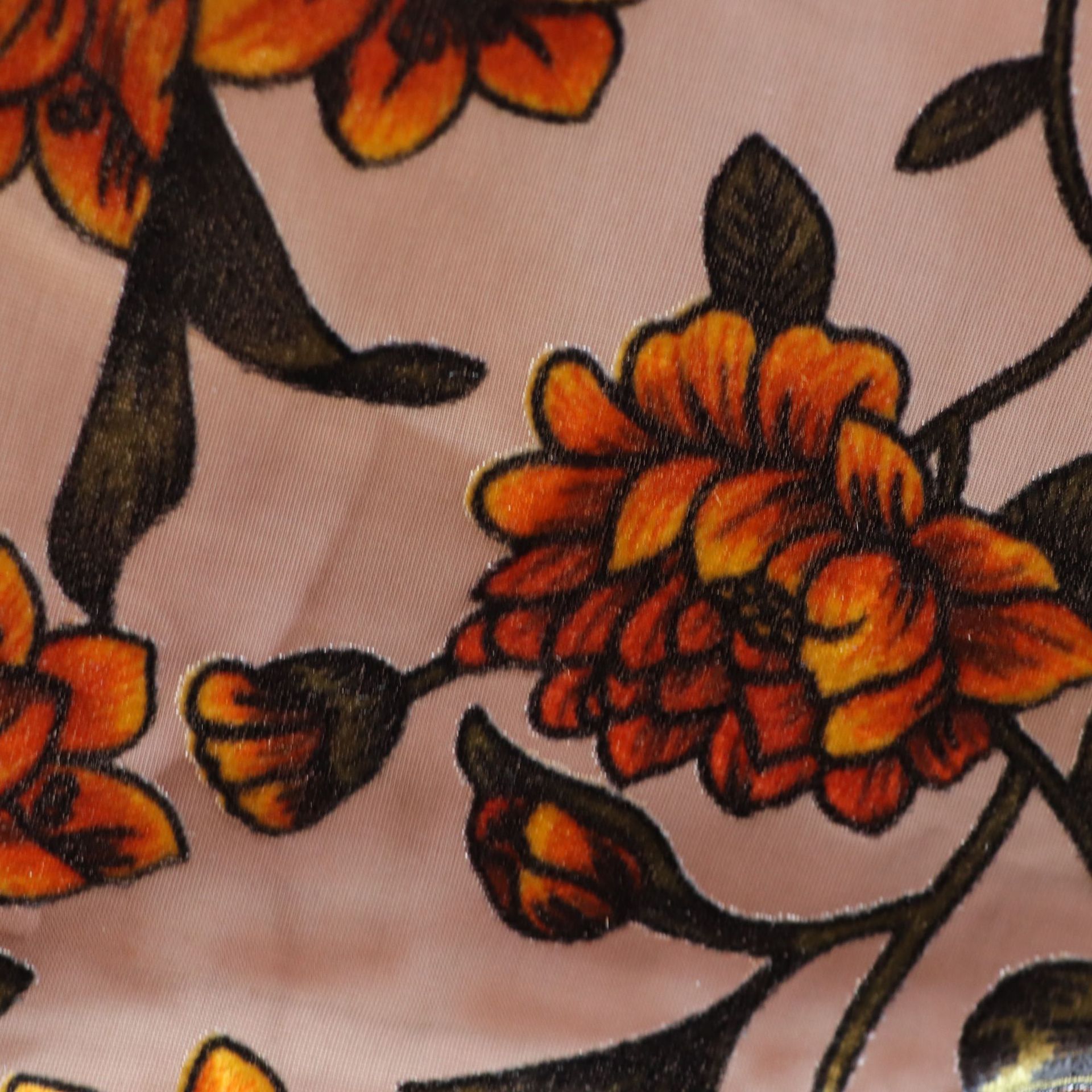 Tessuto in Velluto Broccato In - Velvet Fabric Embroidery recensione e prezzo